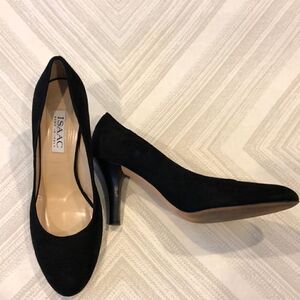Isaac Black Suede Round Toe Heels Size 8